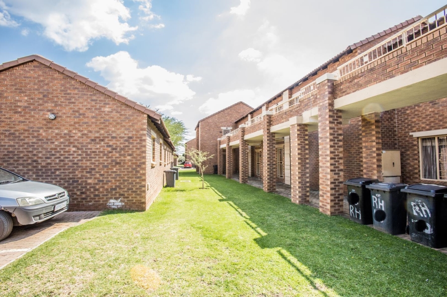 To Let 2 Bedroom Property for Rent in Mooikloof Ridge Gauteng