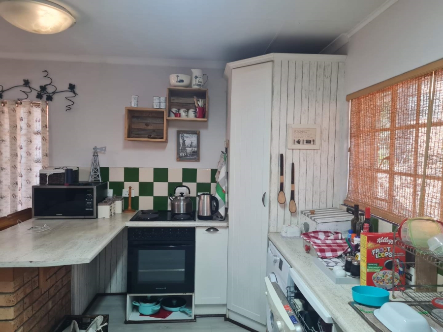 To Let 2 Bedroom Property for Rent in Eldoraigne Gauteng