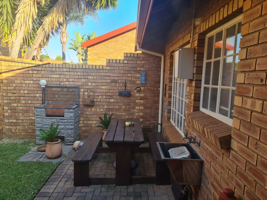 To Let 2 Bedroom Property for Rent in Eldoraigne Gauteng
