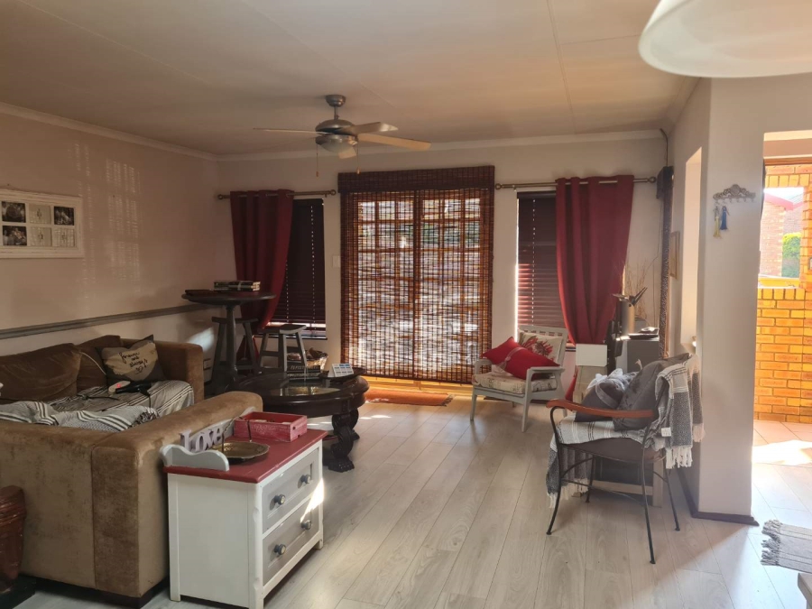 To Let 2 Bedroom Property for Rent in Eldoraigne Gauteng