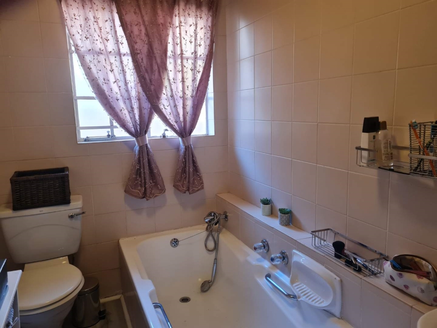To Let 2 Bedroom Property for Rent in Eldoraigne Gauteng