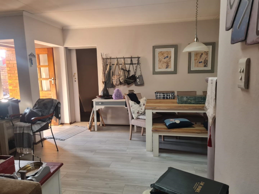 To Let 2 Bedroom Property for Rent in Eldoraigne Gauteng