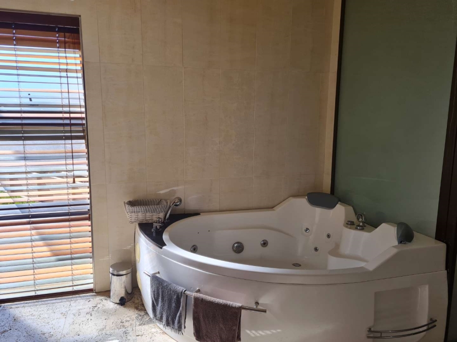 5 Bedroom Property for Sale in Zwartkop Golf Estate Gauteng