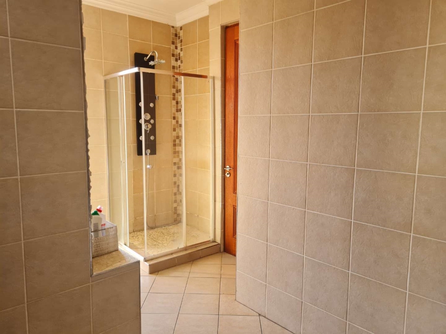 5 Bedroom Property for Sale in Zwartkop Golf Estate Gauteng