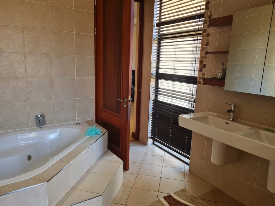 5 Bedroom Property for Sale in Zwartkop Golf Estate Gauteng