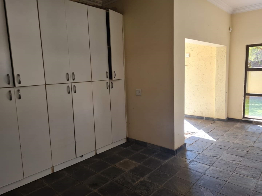 5 Bedroom Property for Sale in Zwartkop Golf Estate Gauteng