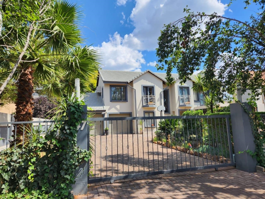 4 Bedroom Property for Sale in Zwartkop Golf Estate Gauteng