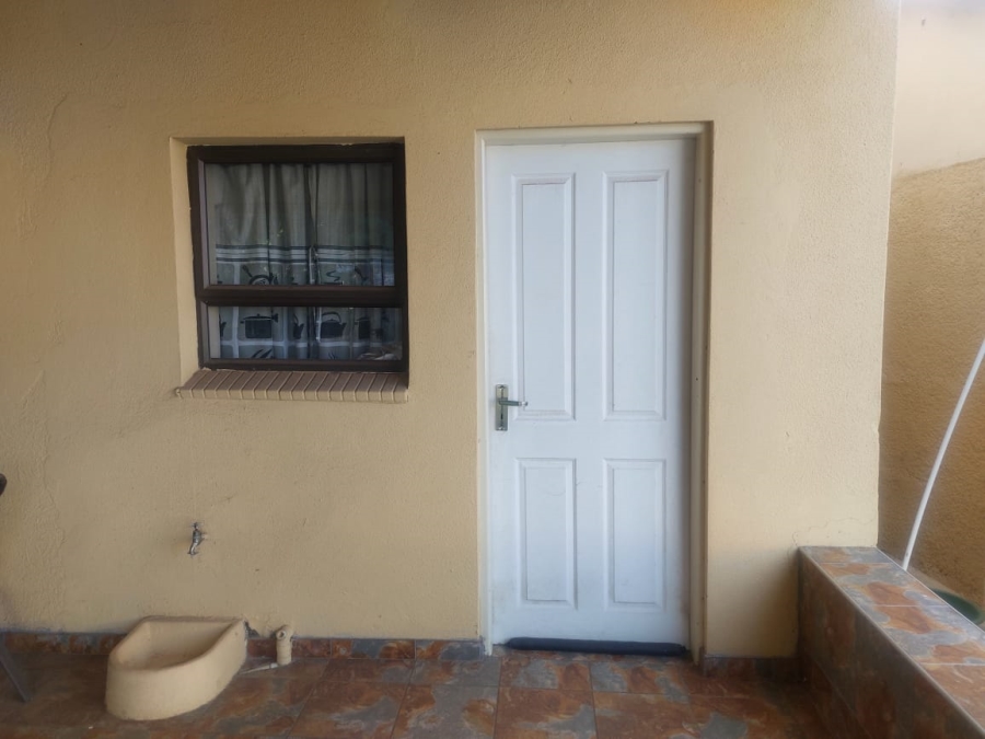 To Let 1 Bedroom Property for Rent in Brackenhurst Gauteng