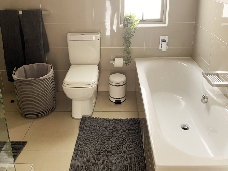 3 Bedroom Property for Sale in Oaklands Gauteng