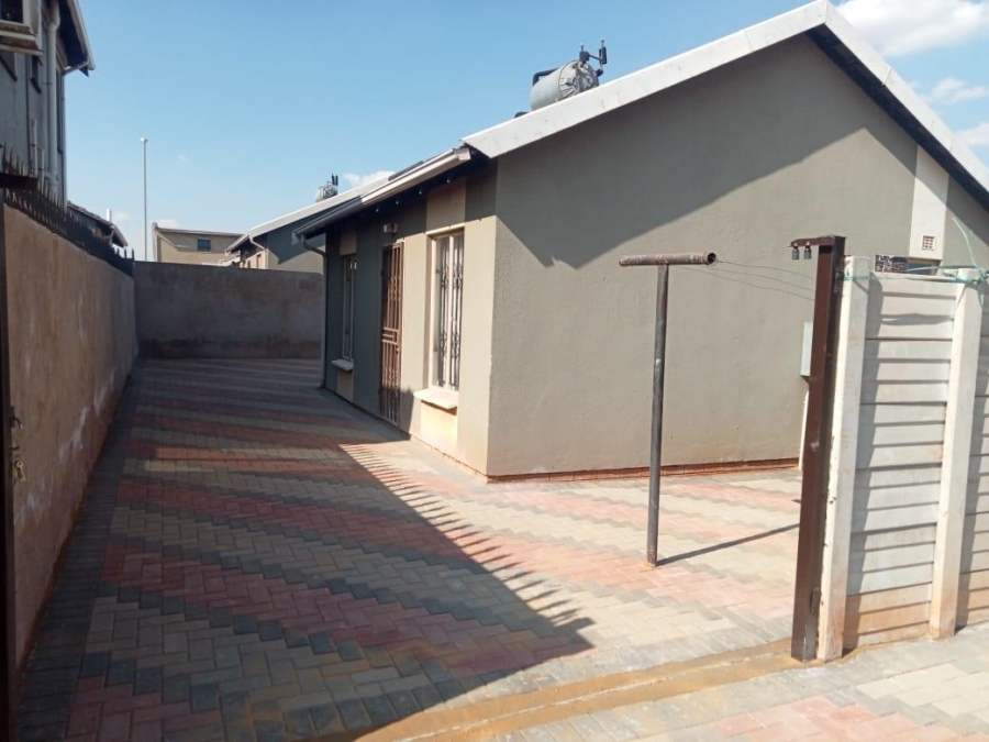 To Let 2 Bedroom Property for Rent in Sky City Gauteng