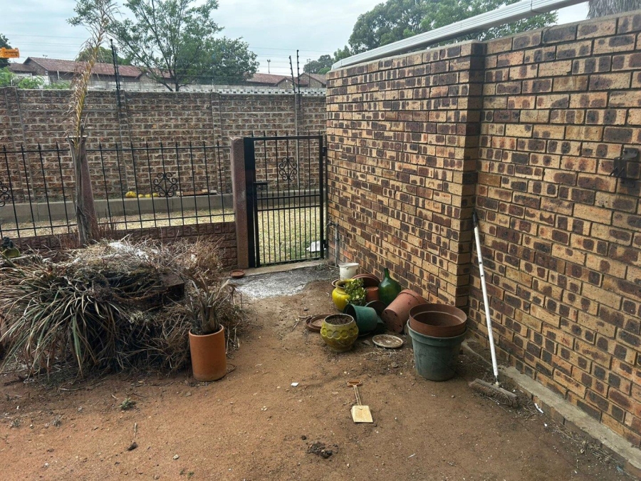 2 Bedroom Property for Sale in Gosforth Park Gauteng