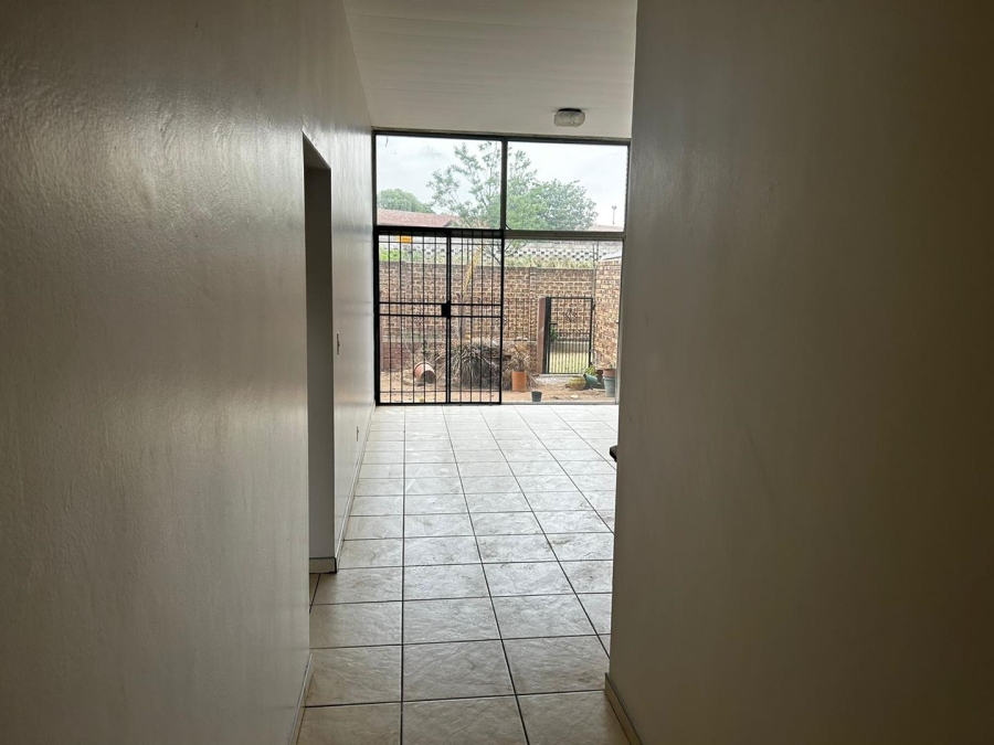 2 Bedroom Property for Sale in Gosforth Park Gauteng