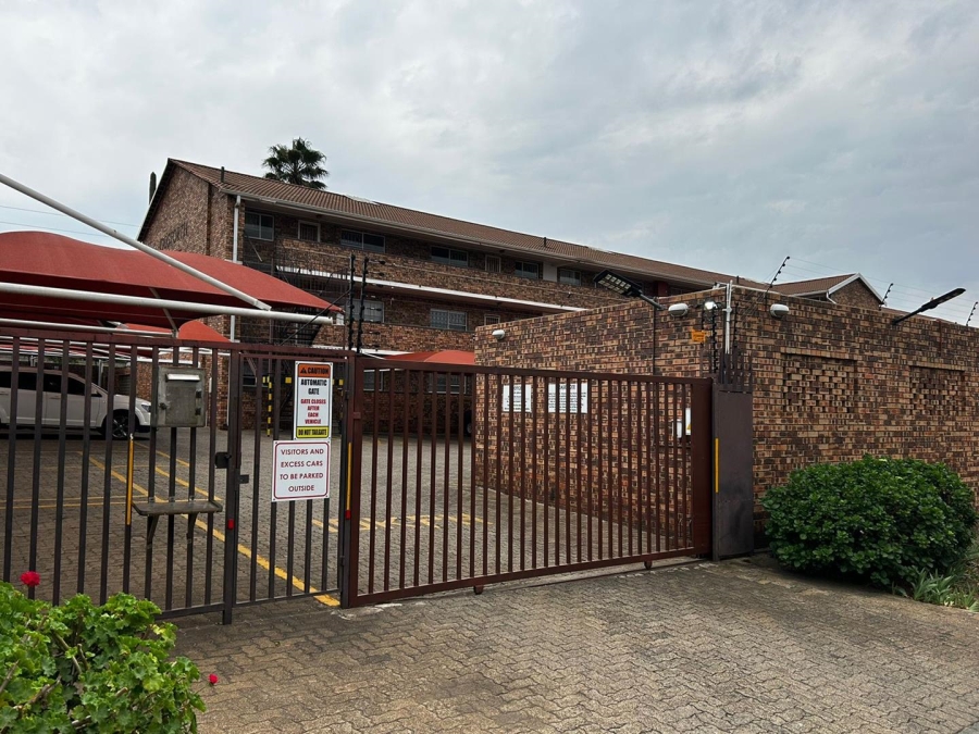 2 Bedroom Property for Sale in Gosforth Park Gauteng