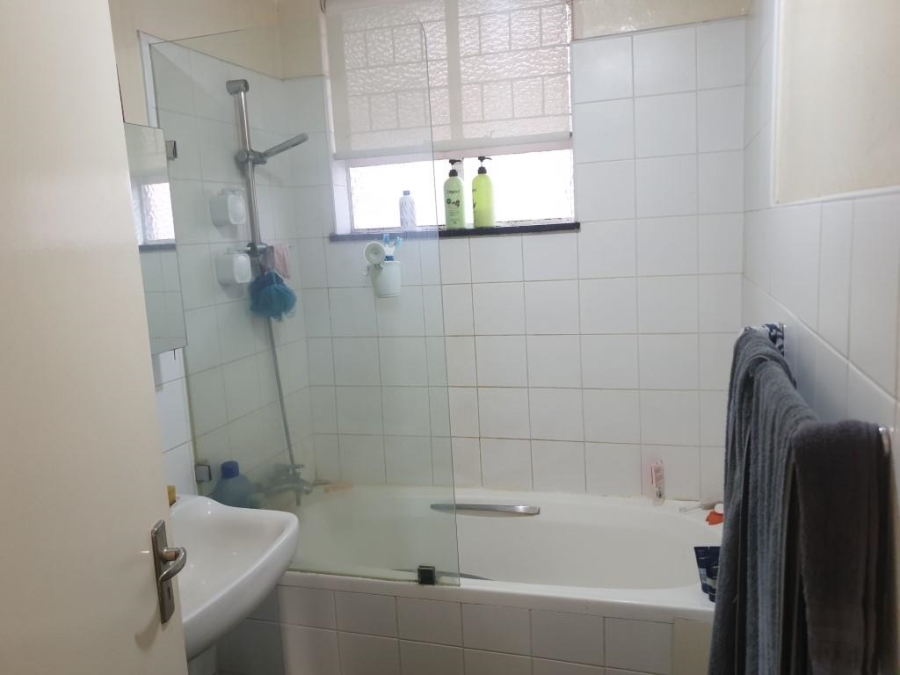 To Let 1 Bedroom Property for Rent in Rosebank Gauteng