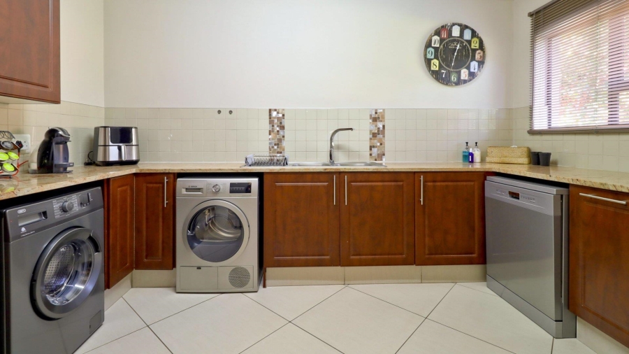 To Let 4 Bedroom Property for Rent in The Wilds Gauteng