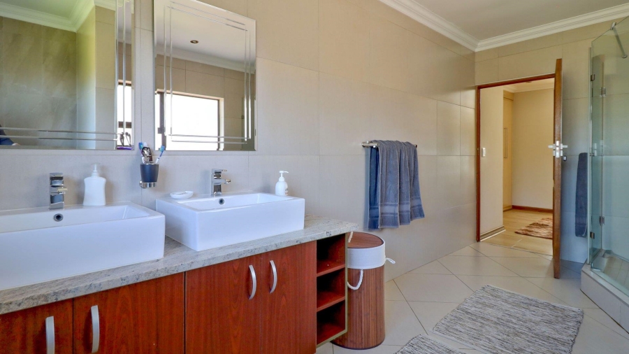 To Let 4 Bedroom Property for Rent in The Wilds Gauteng