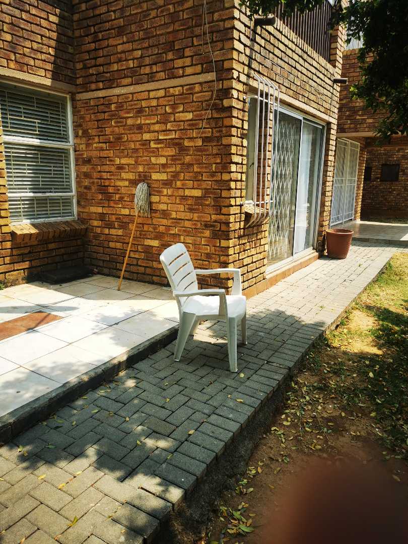 1 Bedroom Property for Sale in Wilgeheuwel Ext 3 Gauteng