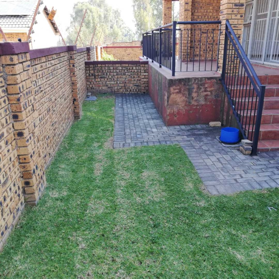 2 Bedroom Property for Sale in Honeypark Gauteng