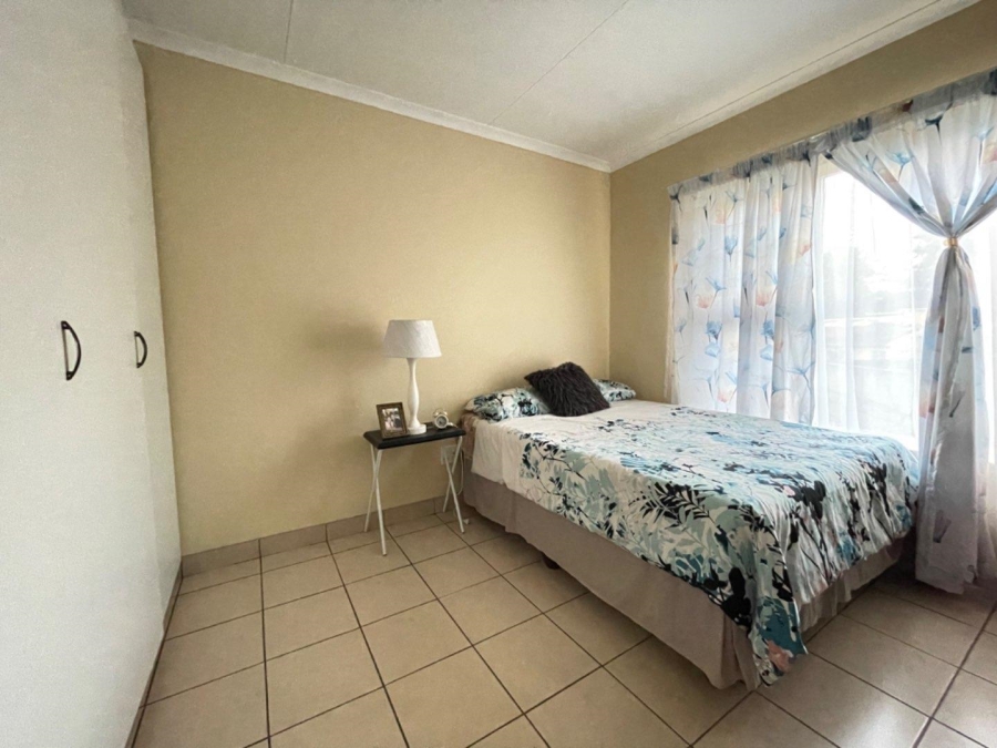 To Let 2 Bedroom Property for Rent in Meredale Gauteng