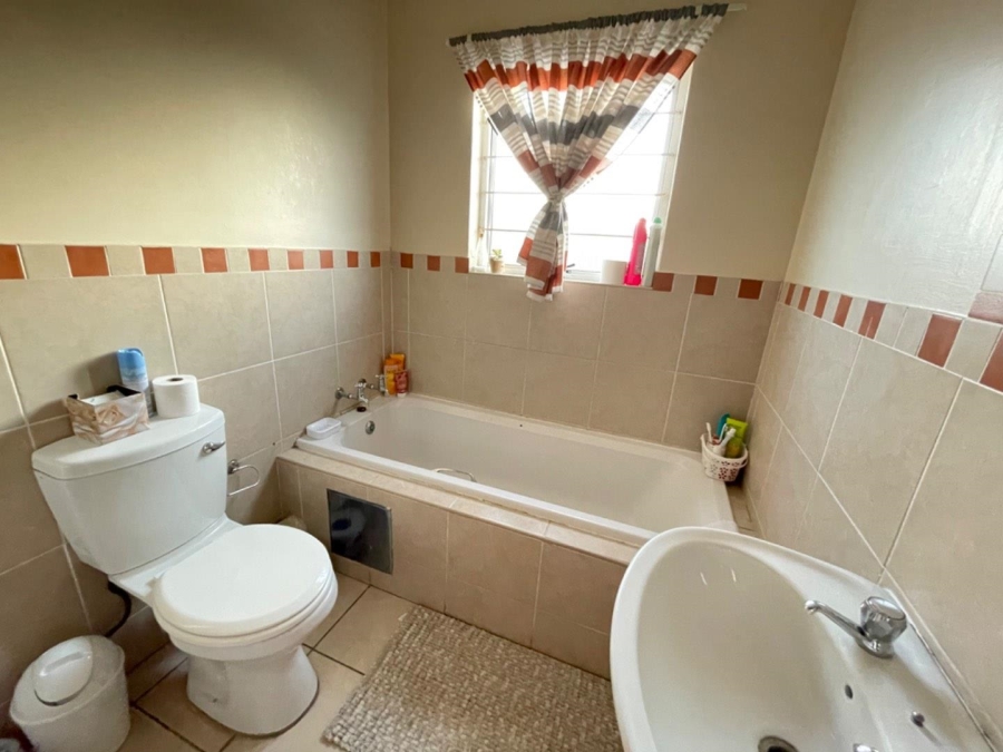 To Let 2 Bedroom Property for Rent in Meredale Gauteng