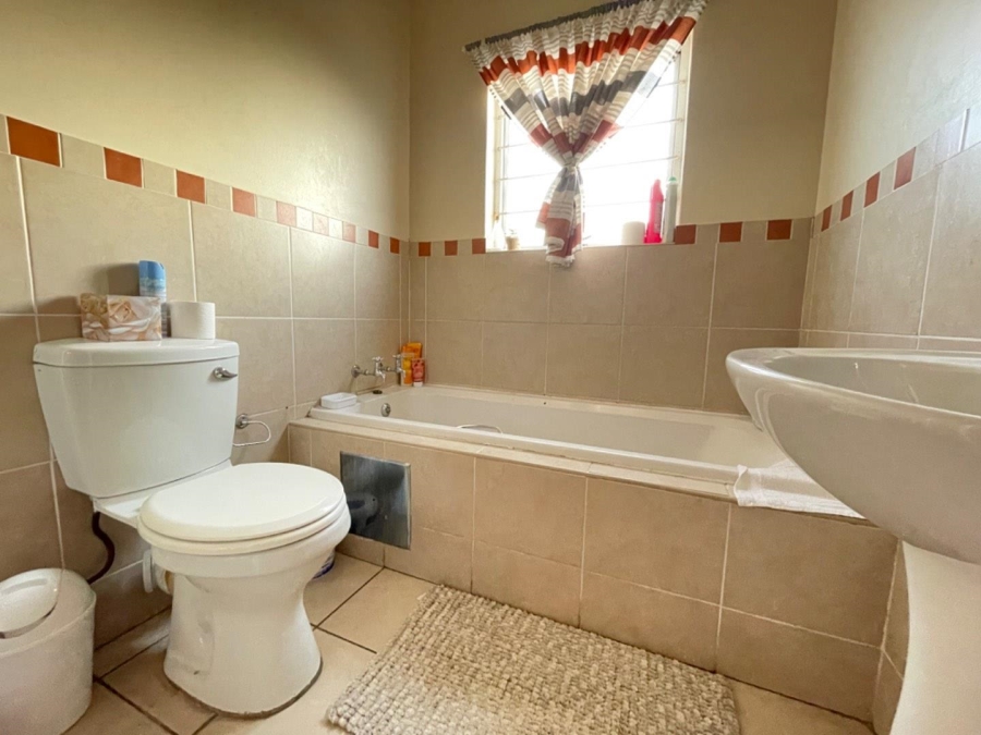 To Let 2 Bedroom Property for Rent in Meredale Gauteng