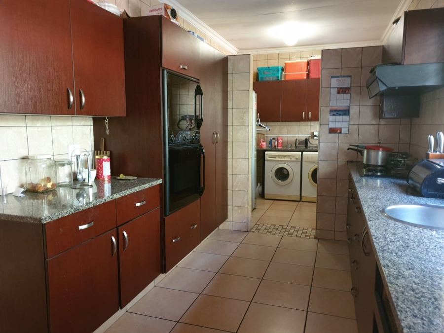 3 Bedroom Property for Sale in La Montagne Gauteng