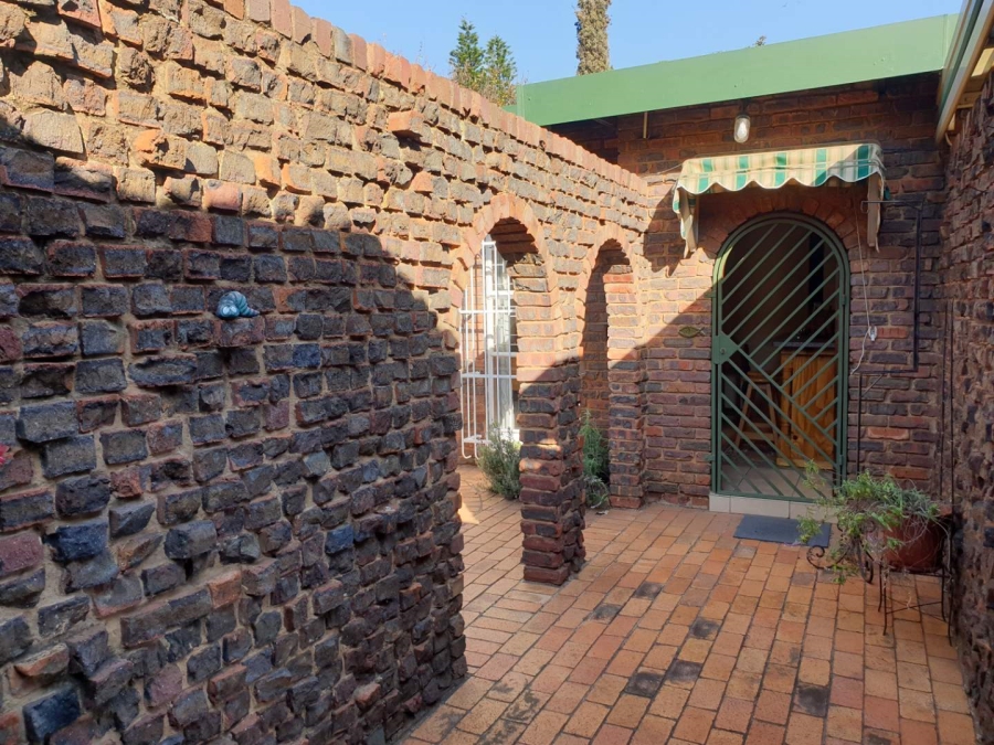 3 Bedroom Property for Sale in La Montagne Gauteng