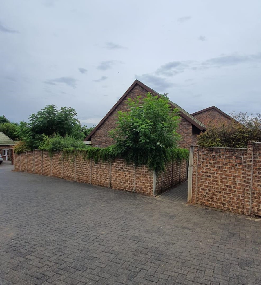 3 Bedroom Property for Sale in Noordwyk Gauteng
