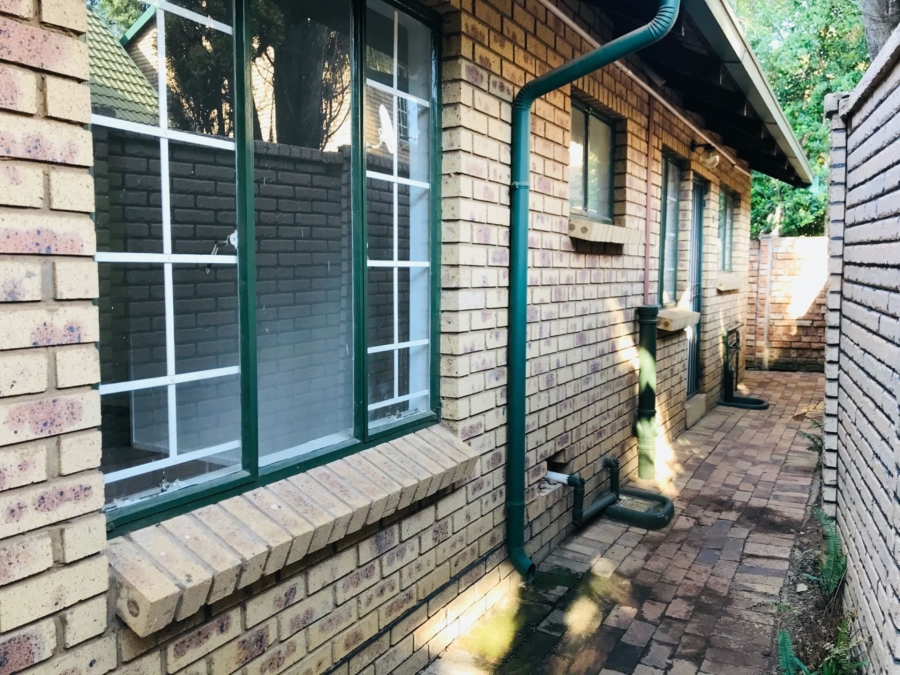 To Let 2 Bedroom Property for Rent in Faerie Glen Gauteng