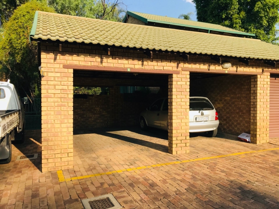 To Let 2 Bedroom Property for Rent in Faerie Glen Gauteng