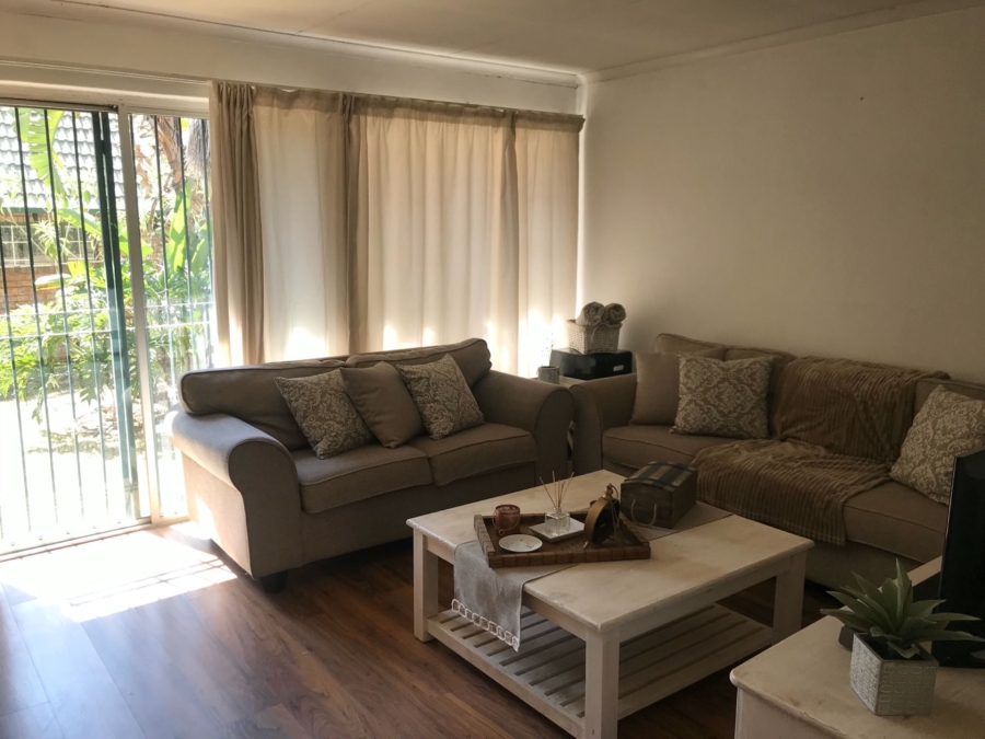 To Let 2 Bedroom Property for Rent in Faerie Glen Gauteng