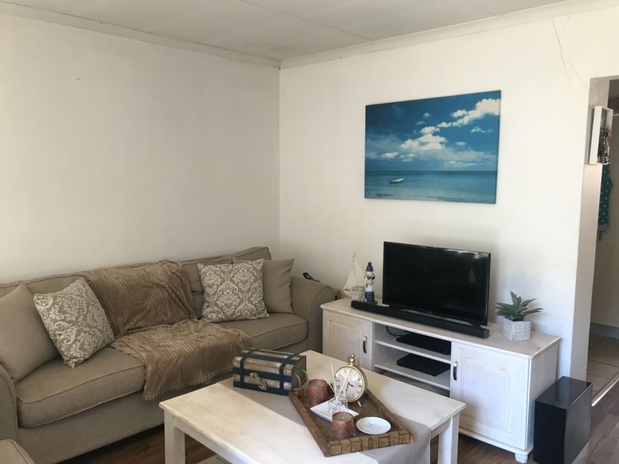 To Let 2 Bedroom Property for Rent in Faerie Glen Gauteng