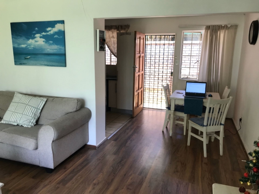 To Let 2 Bedroom Property for Rent in Faerie Glen Gauteng