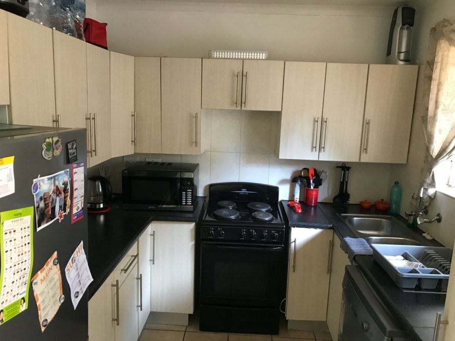 To Let 2 Bedroom Property for Rent in Faerie Glen Gauteng