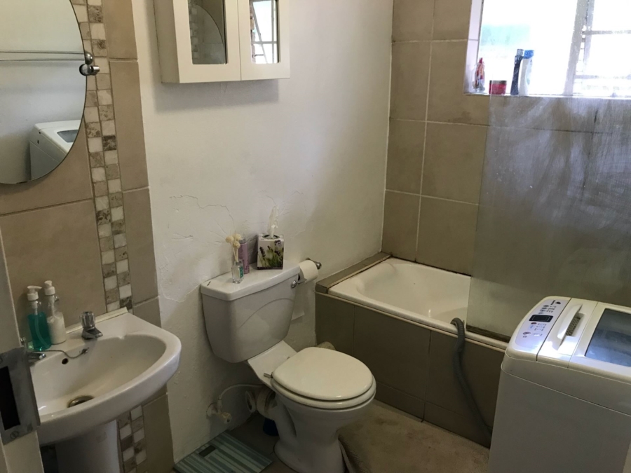 To Let 2 Bedroom Property for Rent in Faerie Glen Gauteng