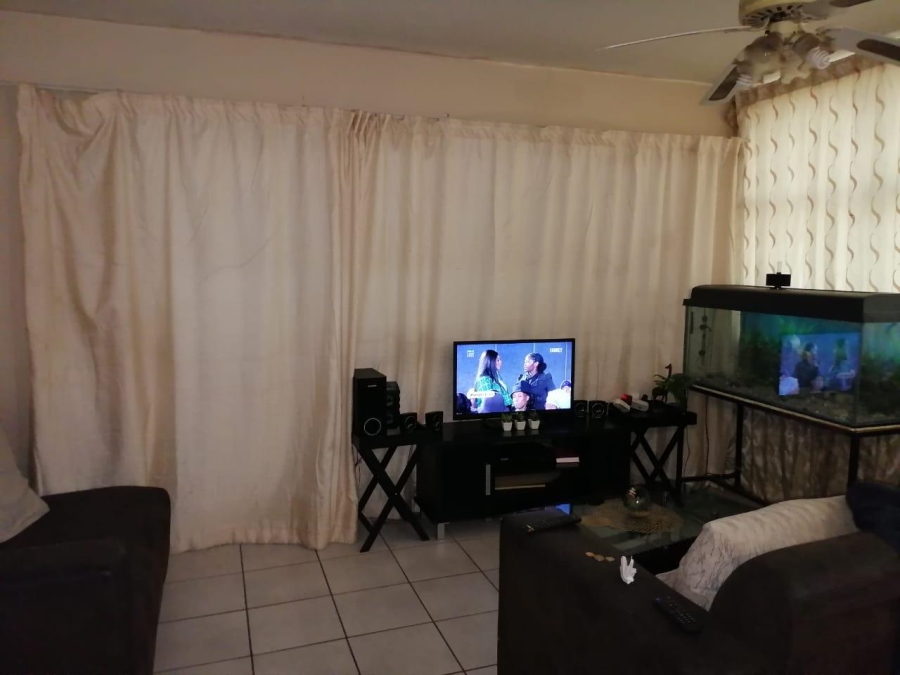 2 Bedroom Property for Sale in Pretoria North Gauteng