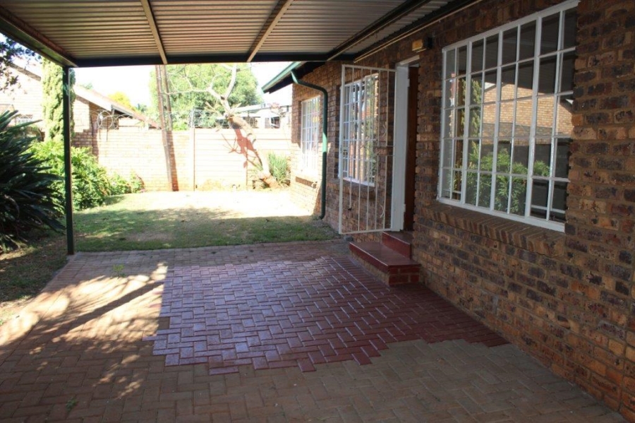 To Let 2 Bedroom Property for Rent in Annlin Gauteng