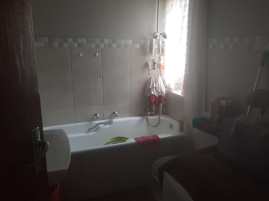 To Let 2 Bedroom Property for Rent in Wierdapark Gauteng