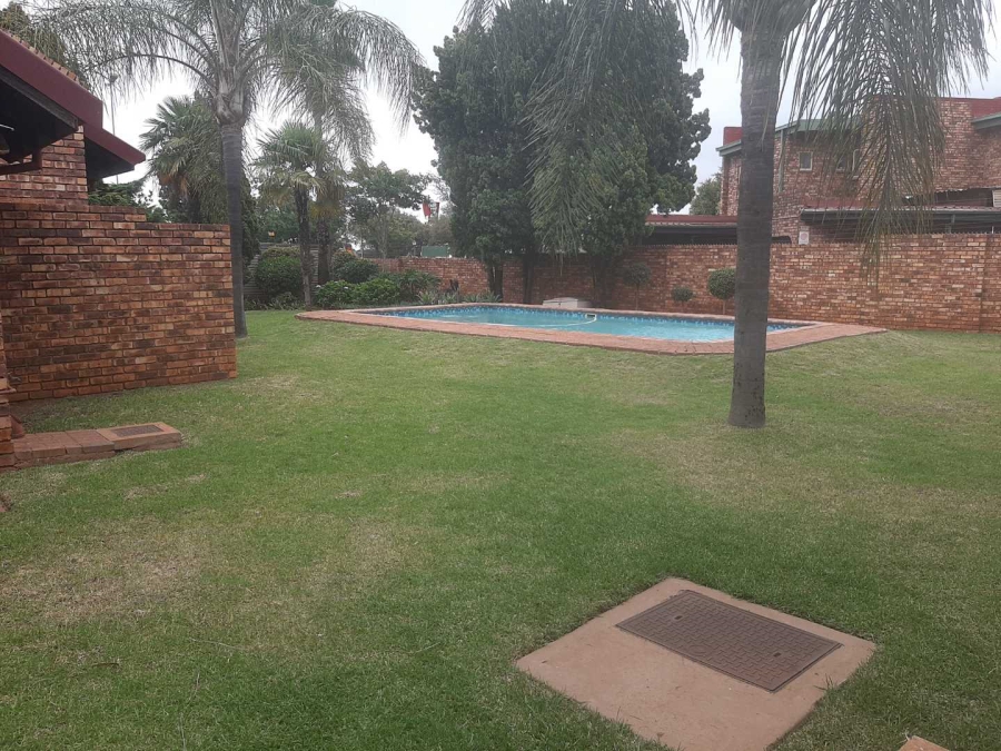 To Let 2 Bedroom Property for Rent in Wierdapark Gauteng
