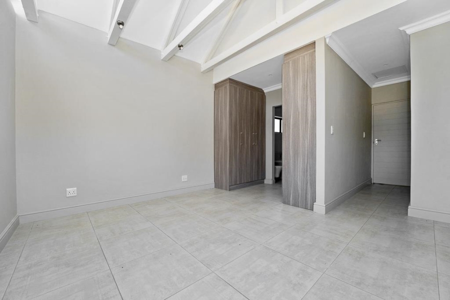 4 Bedroom Property for Sale in Broadacres Gauteng