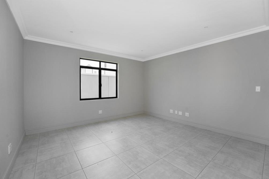 4 Bedroom Property for Sale in Broadacres Gauteng