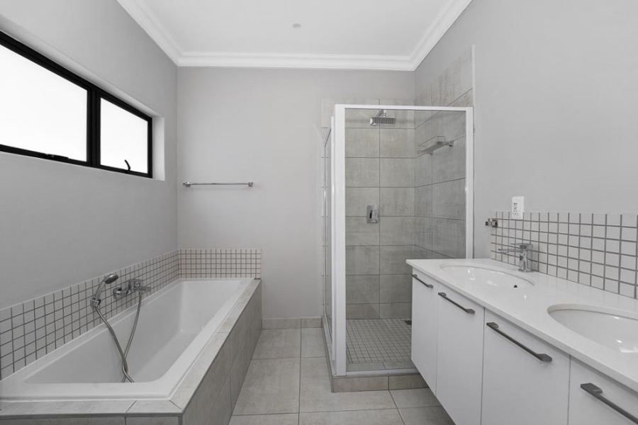 4 Bedroom Property for Sale in Broadacres Gauteng