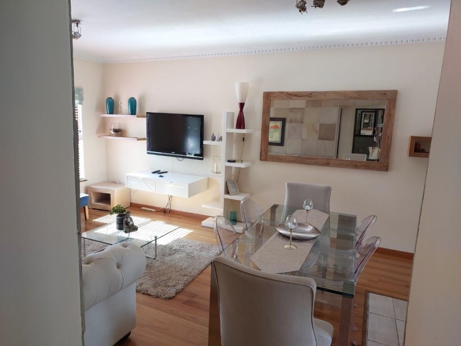 To Let 2 Bedroom Property for Rent in Melrose Gauteng