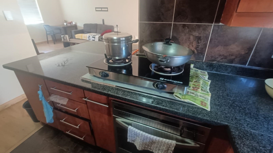 2 Bedroom Property for Sale in Die Hoewes Gauteng