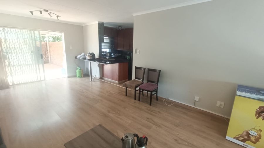 2 Bedroom Property for Sale in Die Hoewes Gauteng