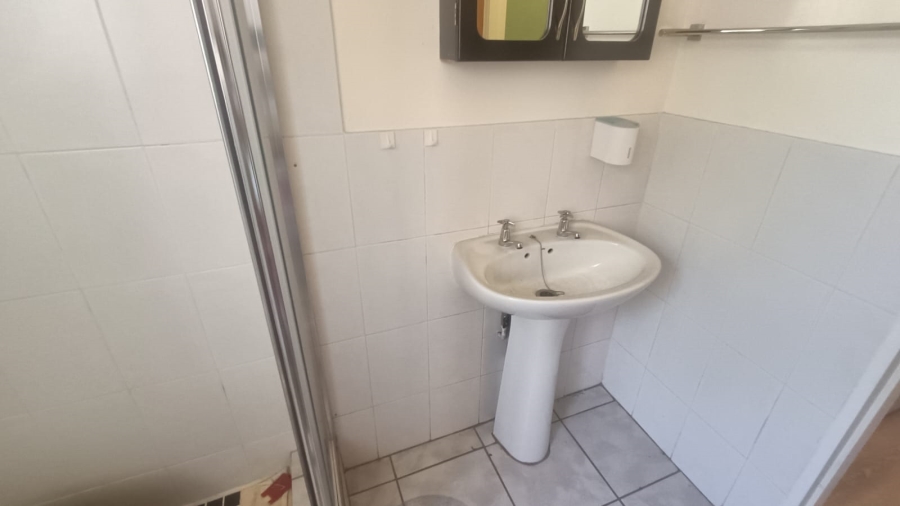 2 Bedroom Property for Sale in Die Hoewes Gauteng