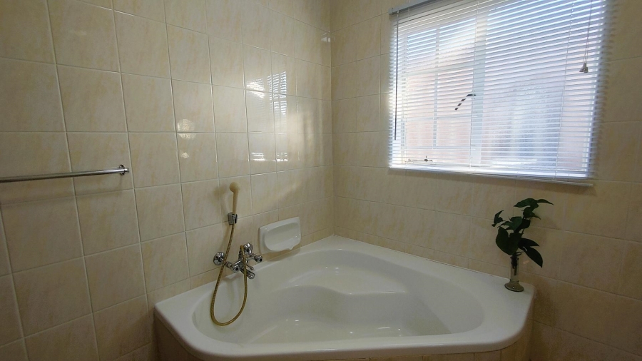 2 Bedroom Property for Sale in Elardus Park Gauteng