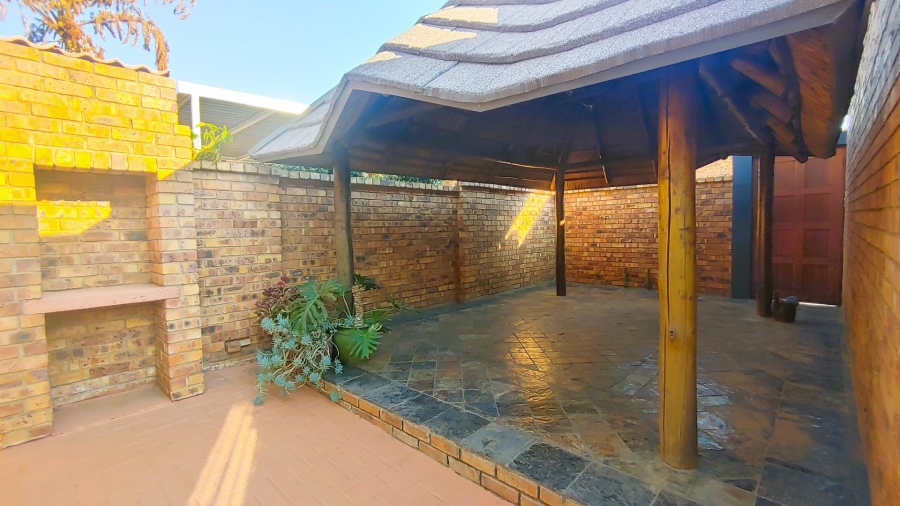 2 Bedroom Property for Sale in Elardus Park Gauteng