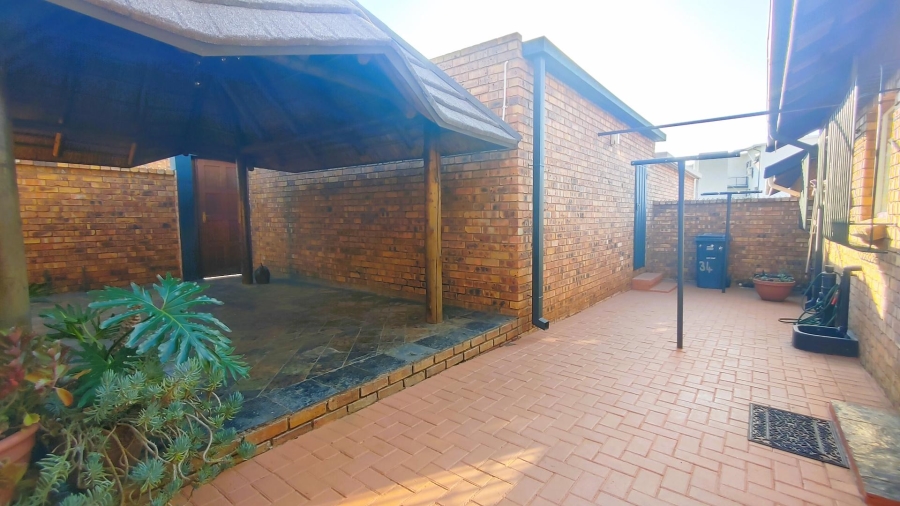 2 Bedroom Property for Sale in Elardus Park Gauteng