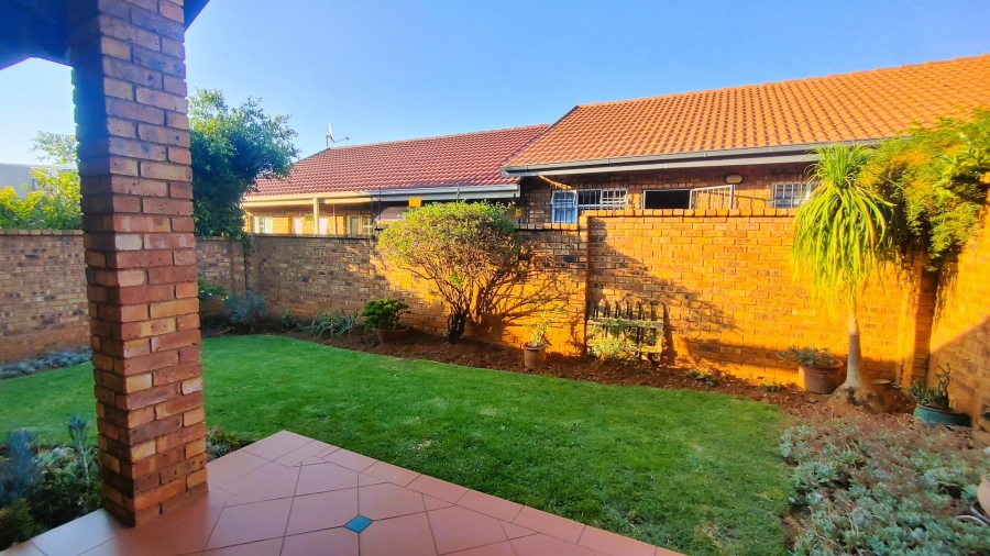 2 Bedroom Property for Sale in Elardus Park Gauteng